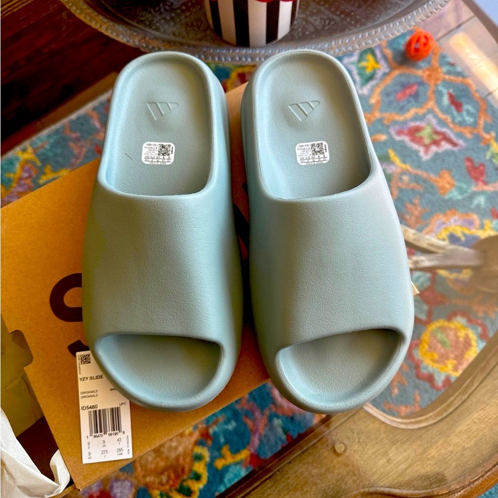 Yeezy Slides "Salt" 🪻